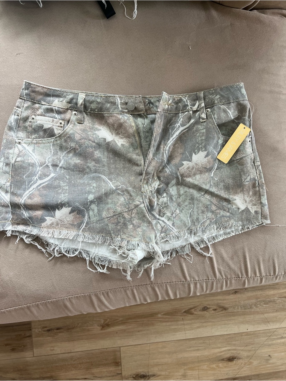 Frayed Hem Camouflage-Print Denim Shorts in Taupe Green